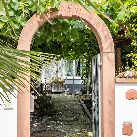 Haus Bienen לינה וארוחת בוקר 3*